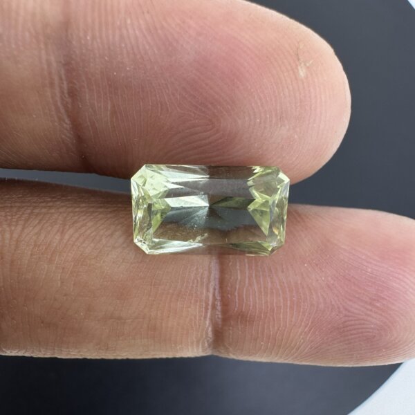 5.05 Carat/ 5.60 Ratti Natural Green Beryl Gemstone