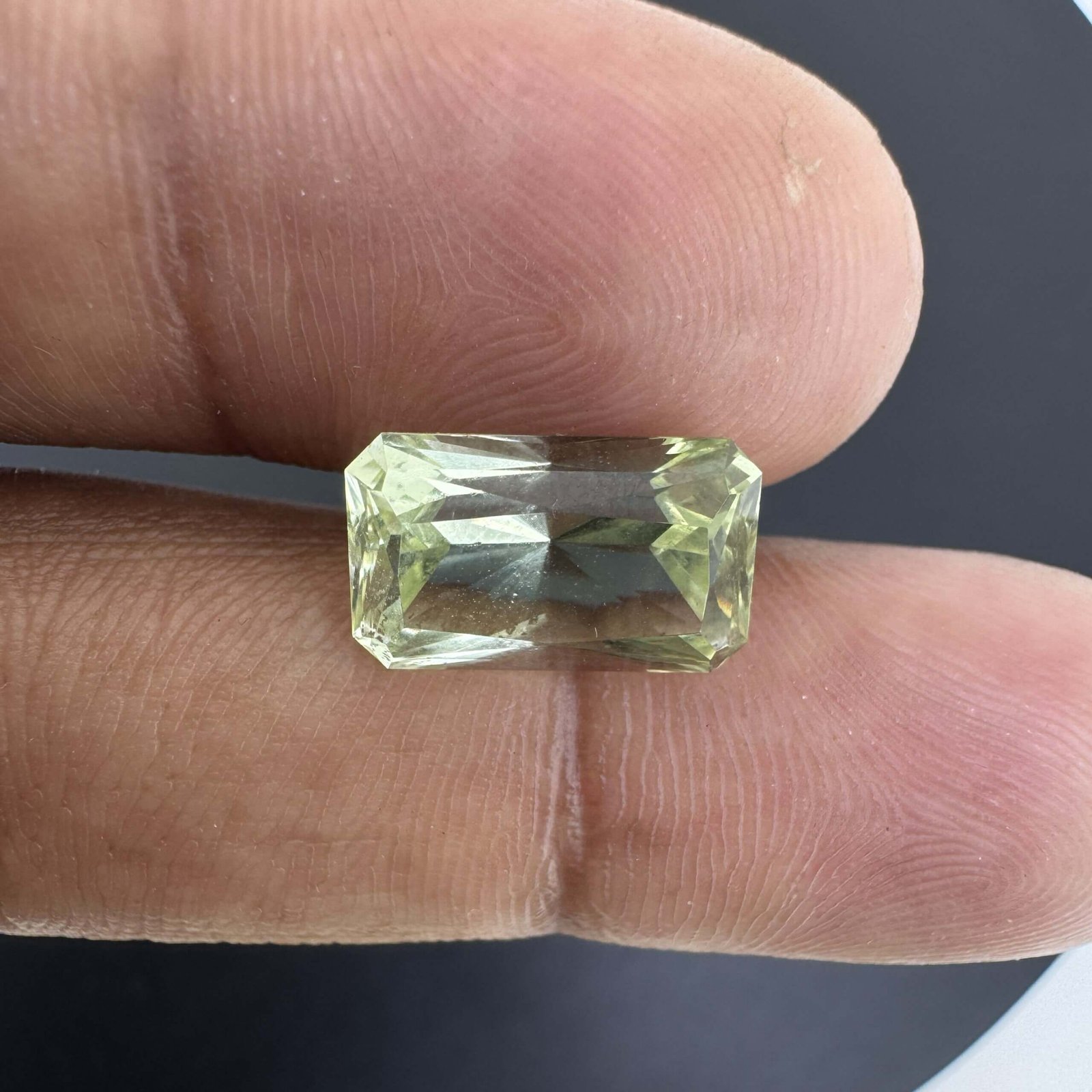 5.05 Carat/ 5.60 Ratti Natural Green Beryl Gemstone