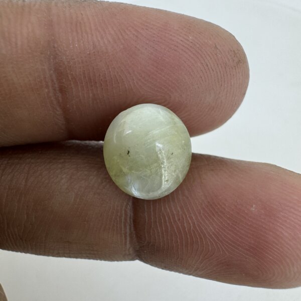 5.69 Carat/ 6.32 Ratti Natural Chrysoberyl Cat's Eye Gemstone