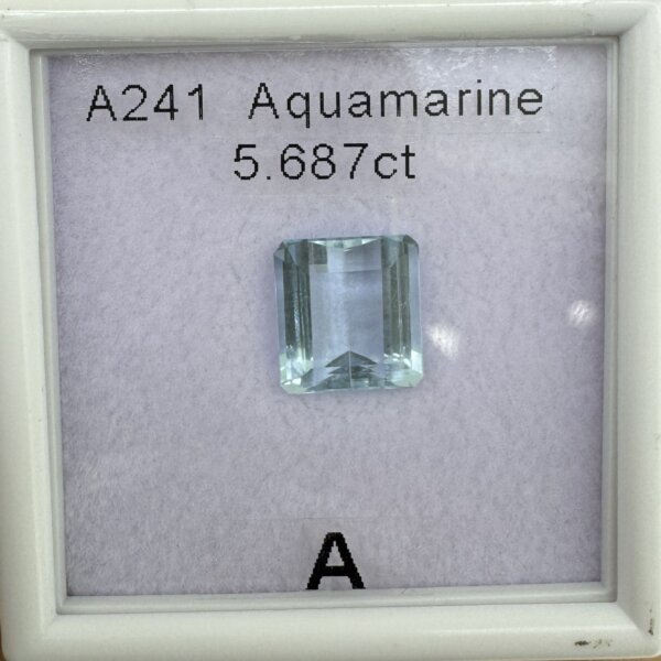 5.68 Carat/ 6.30 Ratti Natural Aquamarine Gemstone
