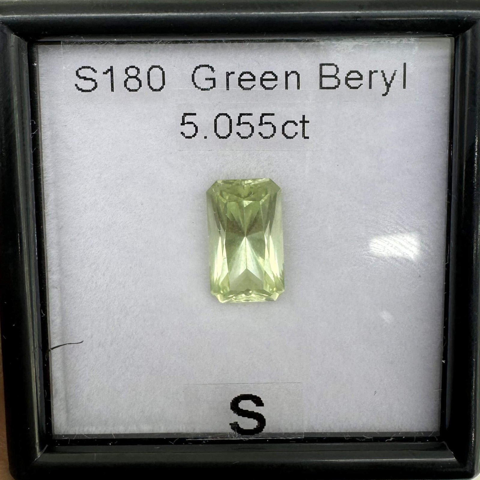 5.05 Carat/ 5.60 Ratti Natural Green Beryl Gemstone