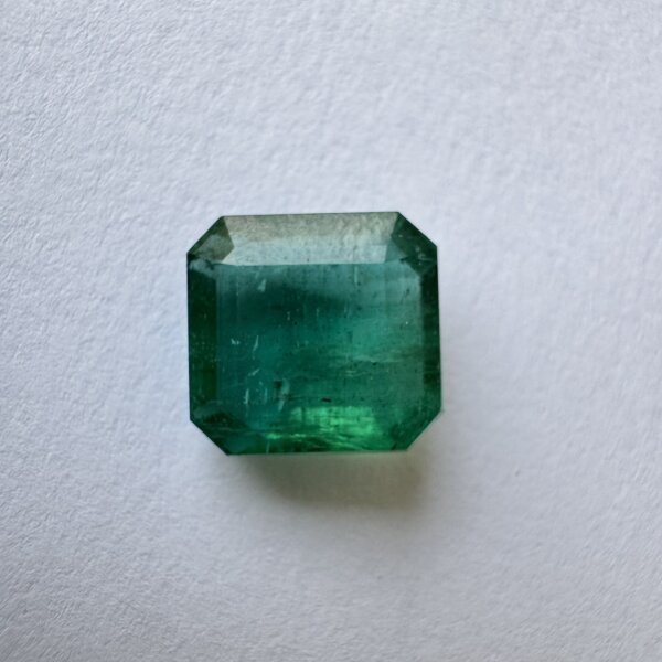 7.69 carat natural Zambian emerald panna gemstone loose stone with rich green color and elegant cut