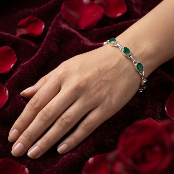 Natural Green Onyx Gemstone Bracelet Deep Green Crystal Bracelet for Strength, Confidence and Emotional Balance