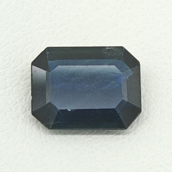 Natural Blue Sapphire – Dark Blue Oval Gemstone Natural Blue Sapphire dark blue oval gemstone BS-016