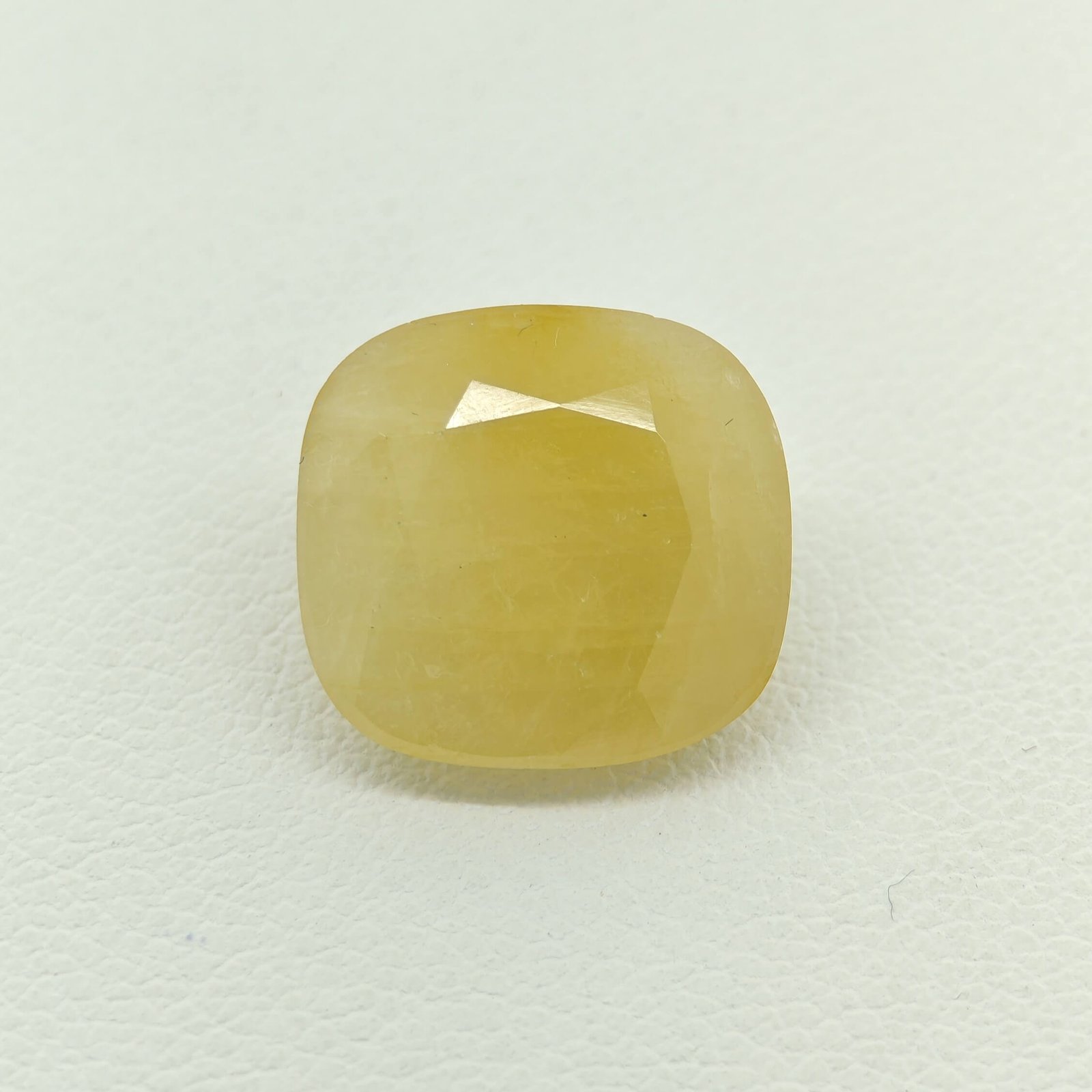 Natural Sri Lankan Yellow Sapphire gemstone YS-004 from Sri Lanka