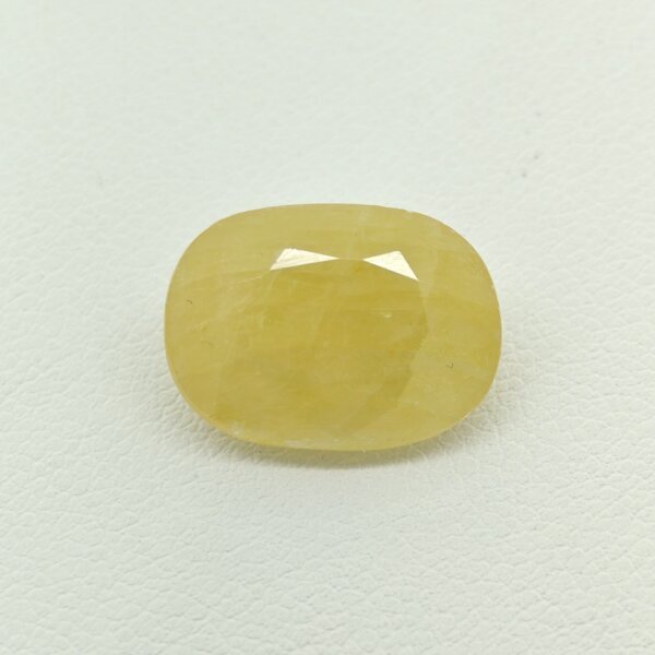 Natural Yellow Sapphire – Oval Gemstone YS-014 Natural Yellow Sapphire oval gemstone YS-014 from Sri Lanka