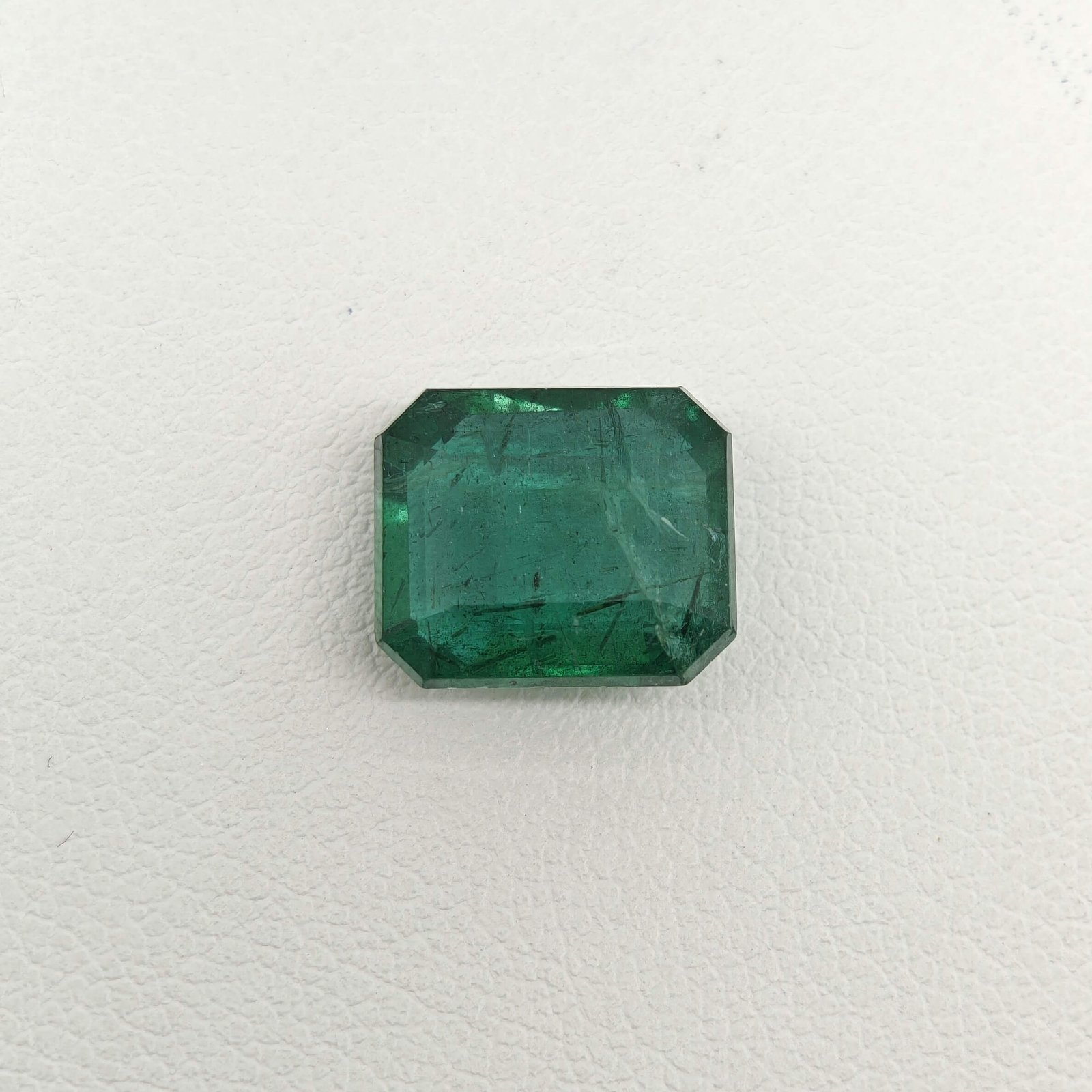 Natural Zambian Emerald Emerald Cut Gemstone HEM-018 Natural Zambian Emerald emerald cut gemstone HEM-018 from Zambia