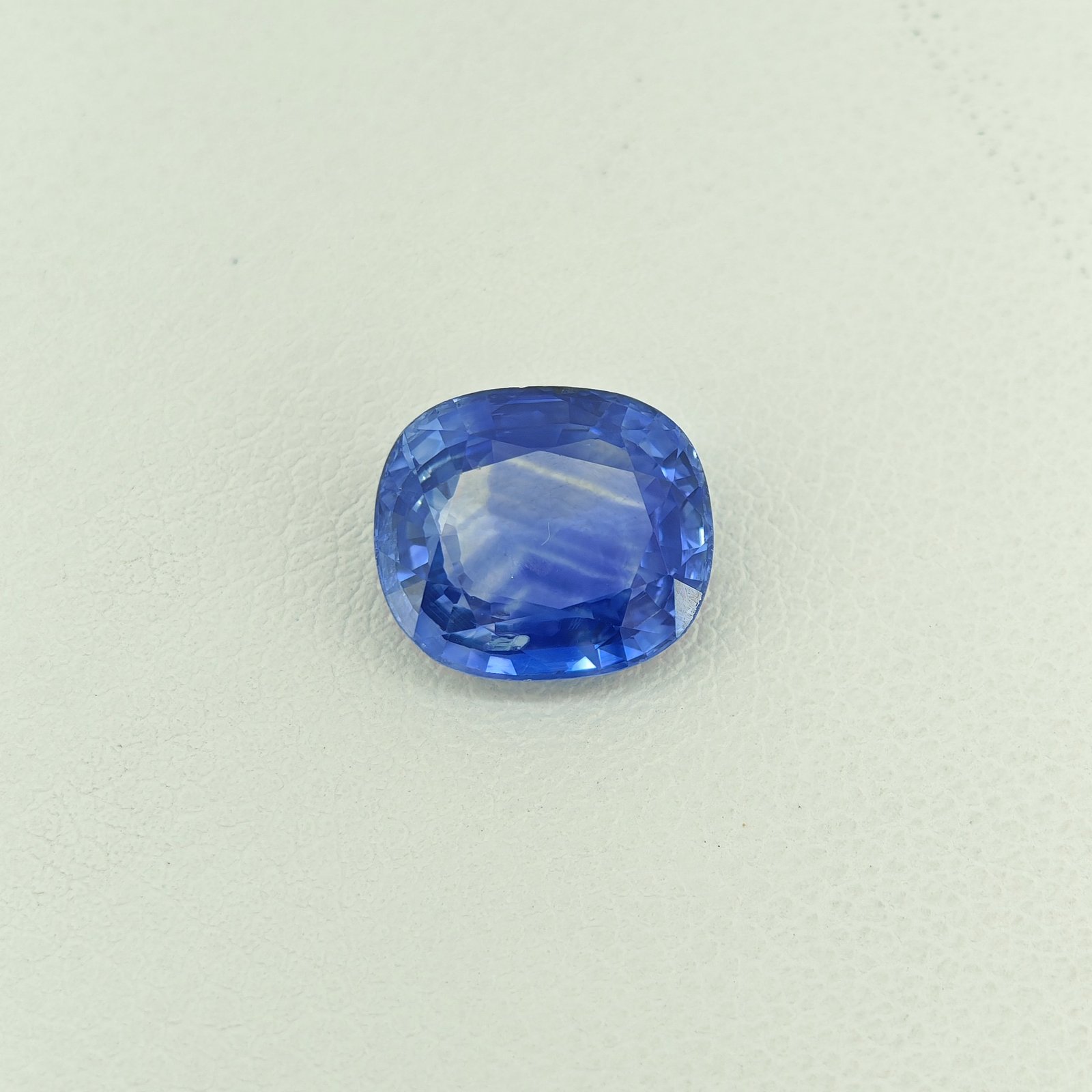Natural Ceylon Blue Sapphire blue oval gemstone S-08 from Sri Lanka