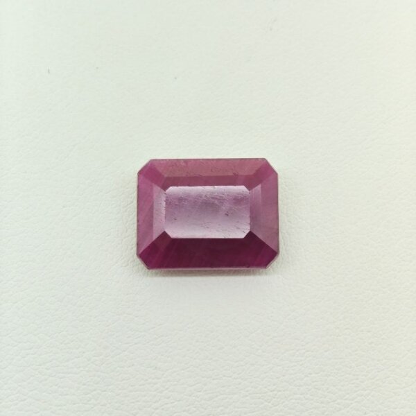 Ruby RUB-033 Ruby RUB-032 gemstone featuring vivid crimson red hues with exceptional clarity and radiant polished brilliance.