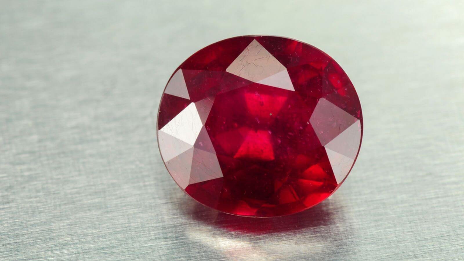 Ruby gemstone and Pink sapphire: Difference and similarities
