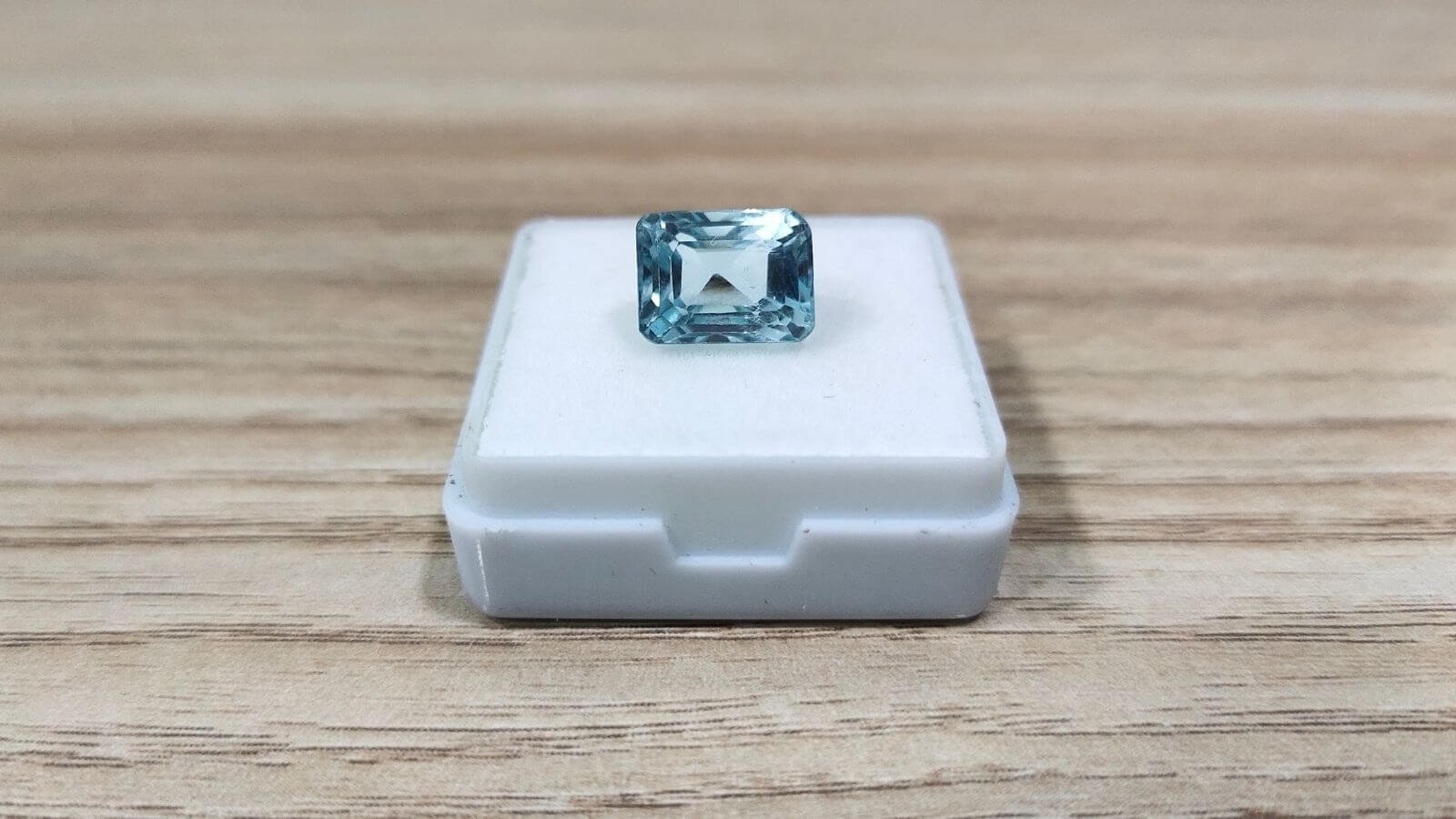 Aquamarine gemstone